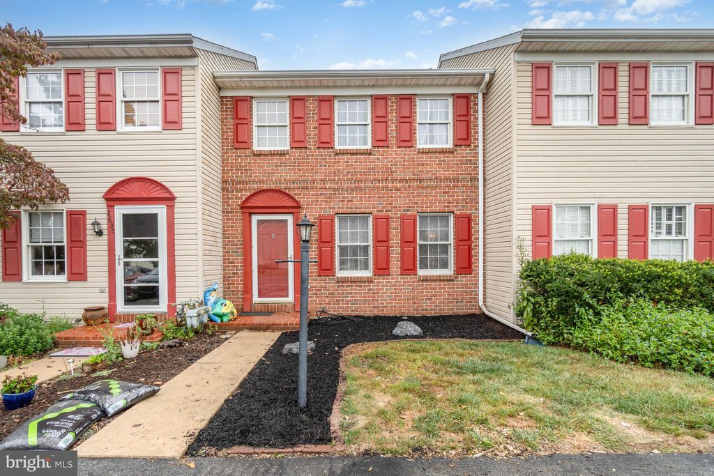 Photo of 2625 Woodmont Drive, YORK, PA 17404 (MLS # PAYK2090442)