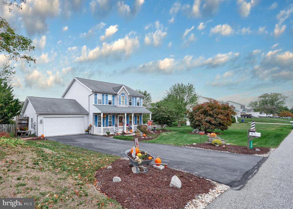 Photo of 129 Fieldstone Dr, CARLISLE, PA 17015 (MLS # PACB2047460)