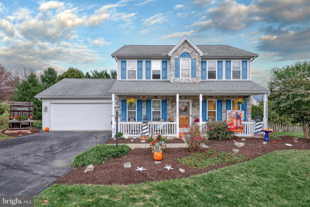 Photo of 129 Fieldstone Dr, CARLISLE, PA 17015 (MLS # PACB2047460)