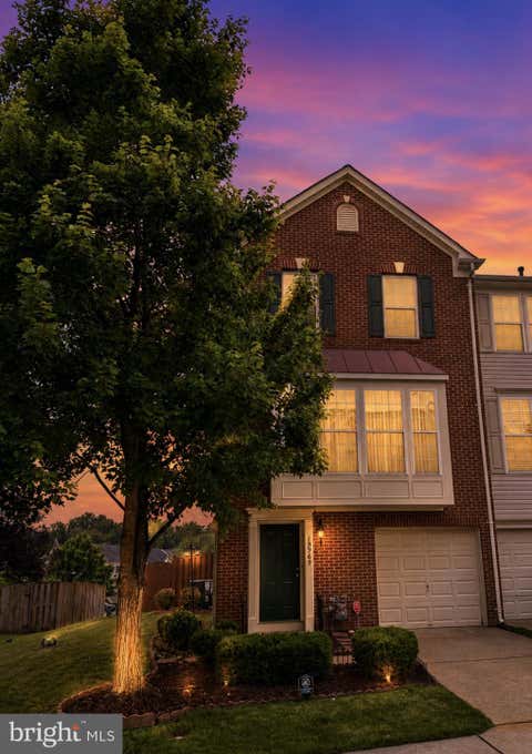 Townhouse For Sale - 15969 Canada Goose Loop<br/> WOODBRIDGE, VA 22191