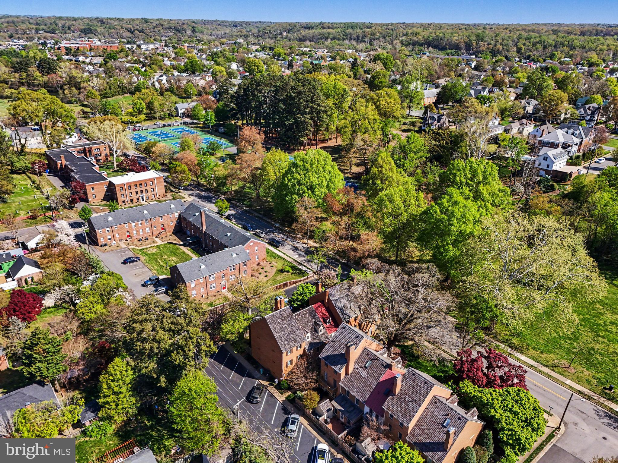 KENMORE TOWNHOME - Residential