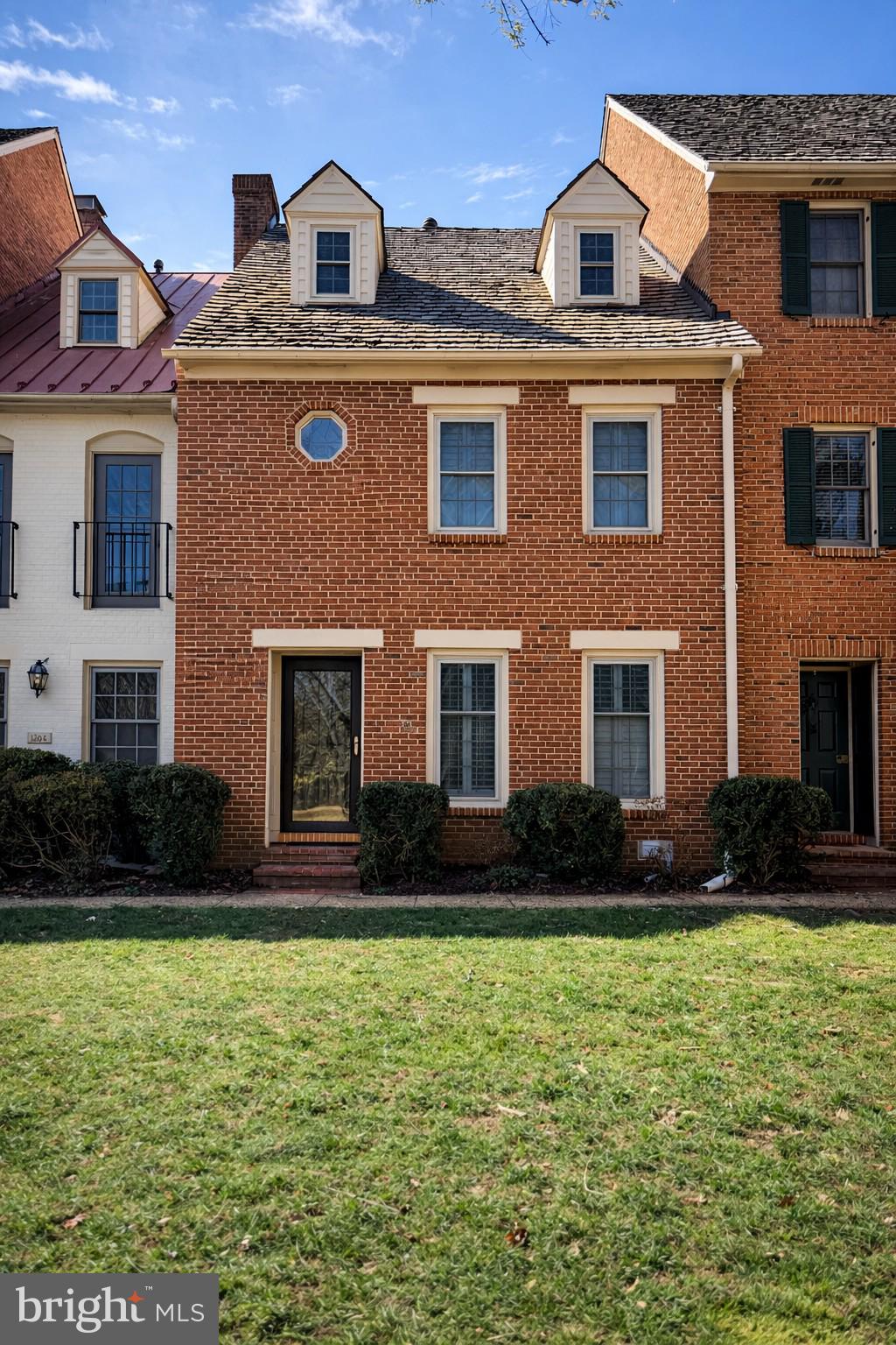 KENMORE TOWNHOME - Residential