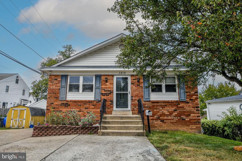 Photo of 1310 East Avenue, ROSLYN, PA 19001 (MLS # PAMC2158274)