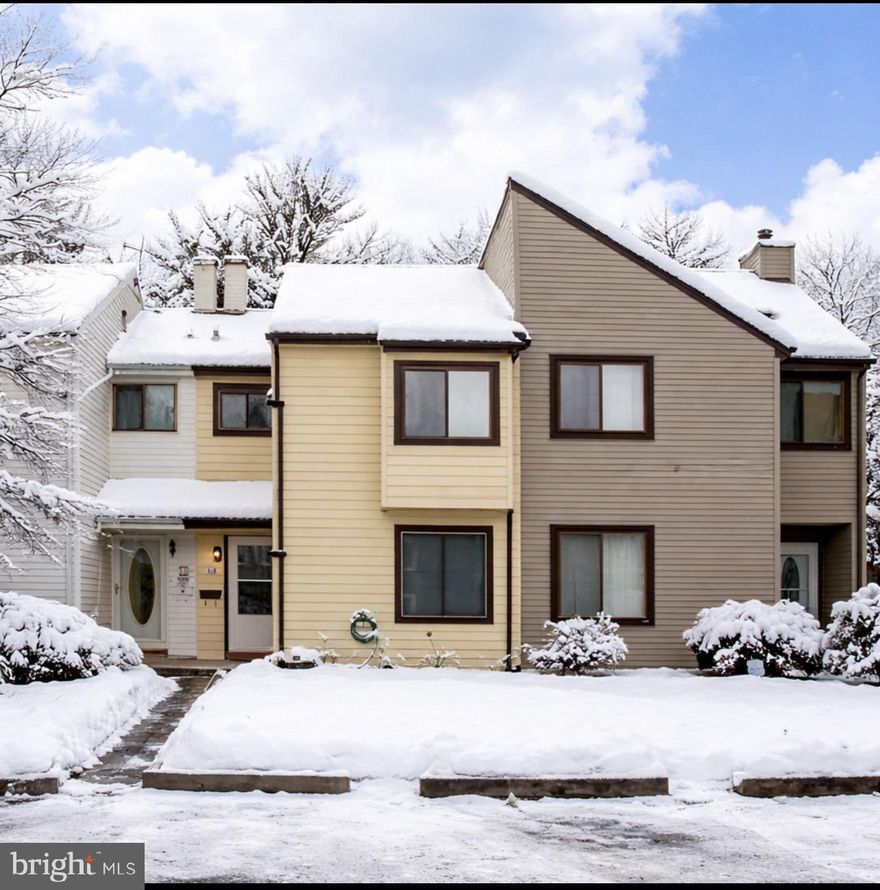 Welcome to this well-maintained 3-bedroom, 1.5-bath condo in New Castle, offering comfortable living with a smart, functional layout. Whether you’re a first-time buyer, downsizer, or investor, this home is a fantastic opportunity to own in a convenient New Castle location. Schedule your showing today and see the value for yourself!