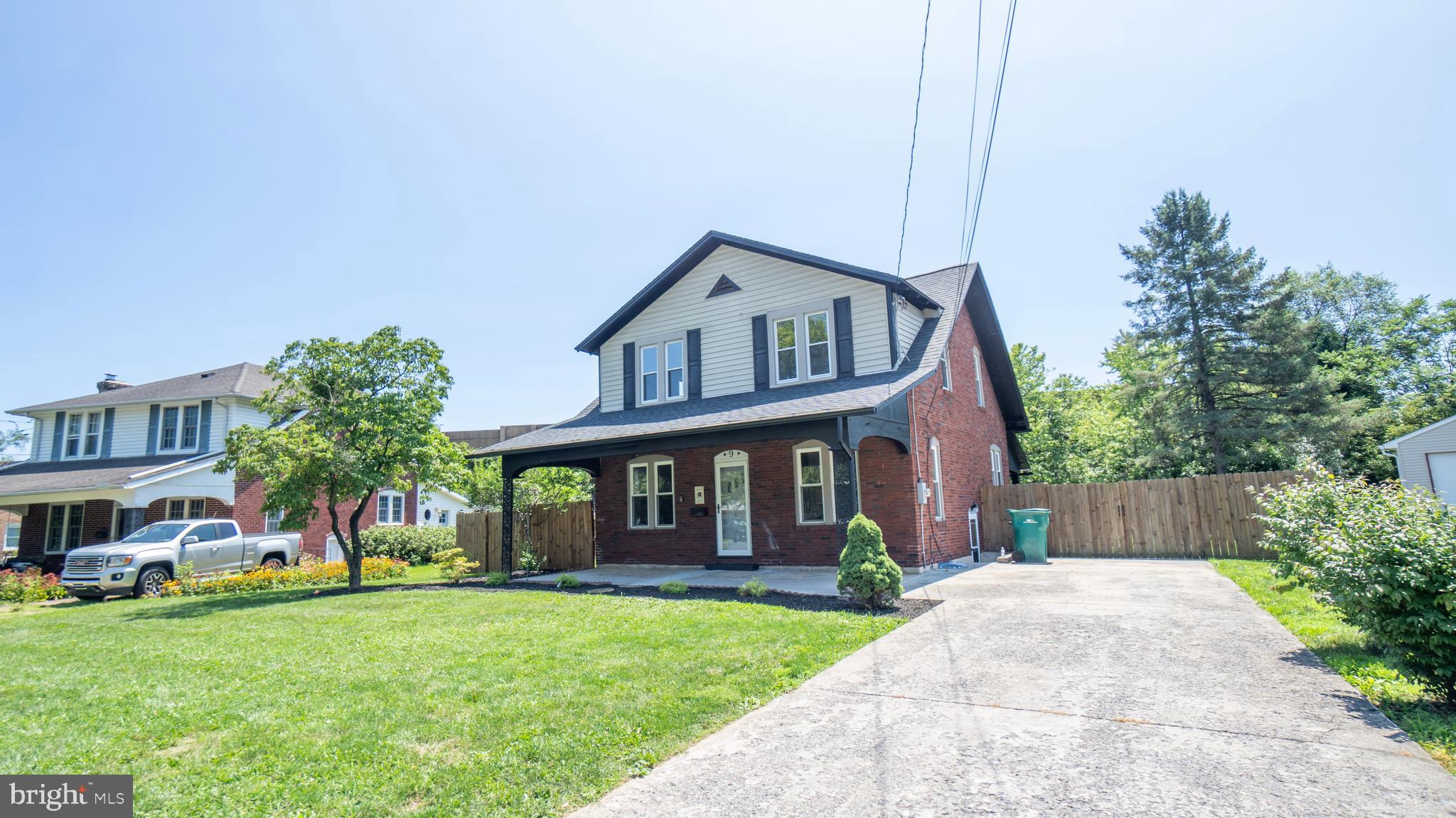 9 OAKWOOD CIRCLE