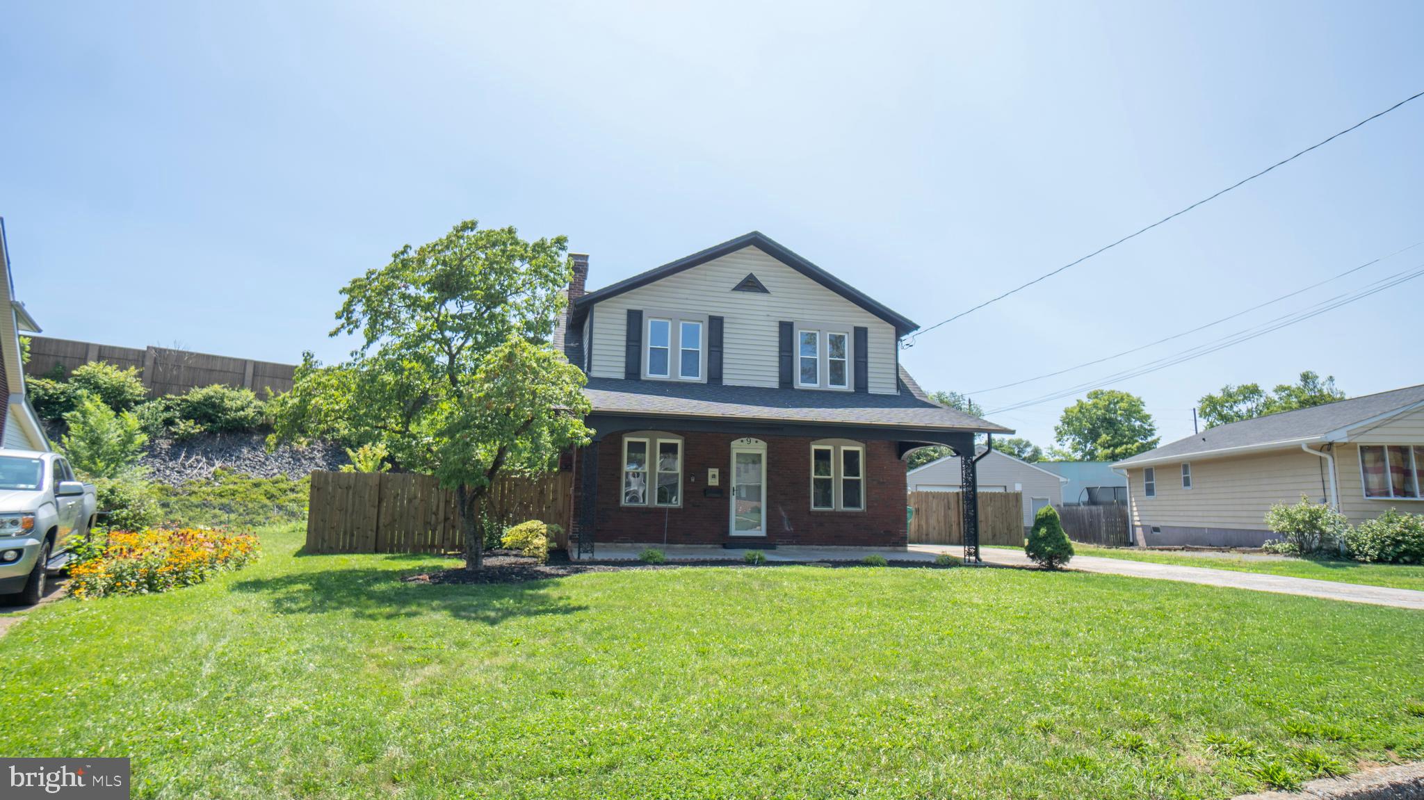 9 OAKWOOD CIRCLE