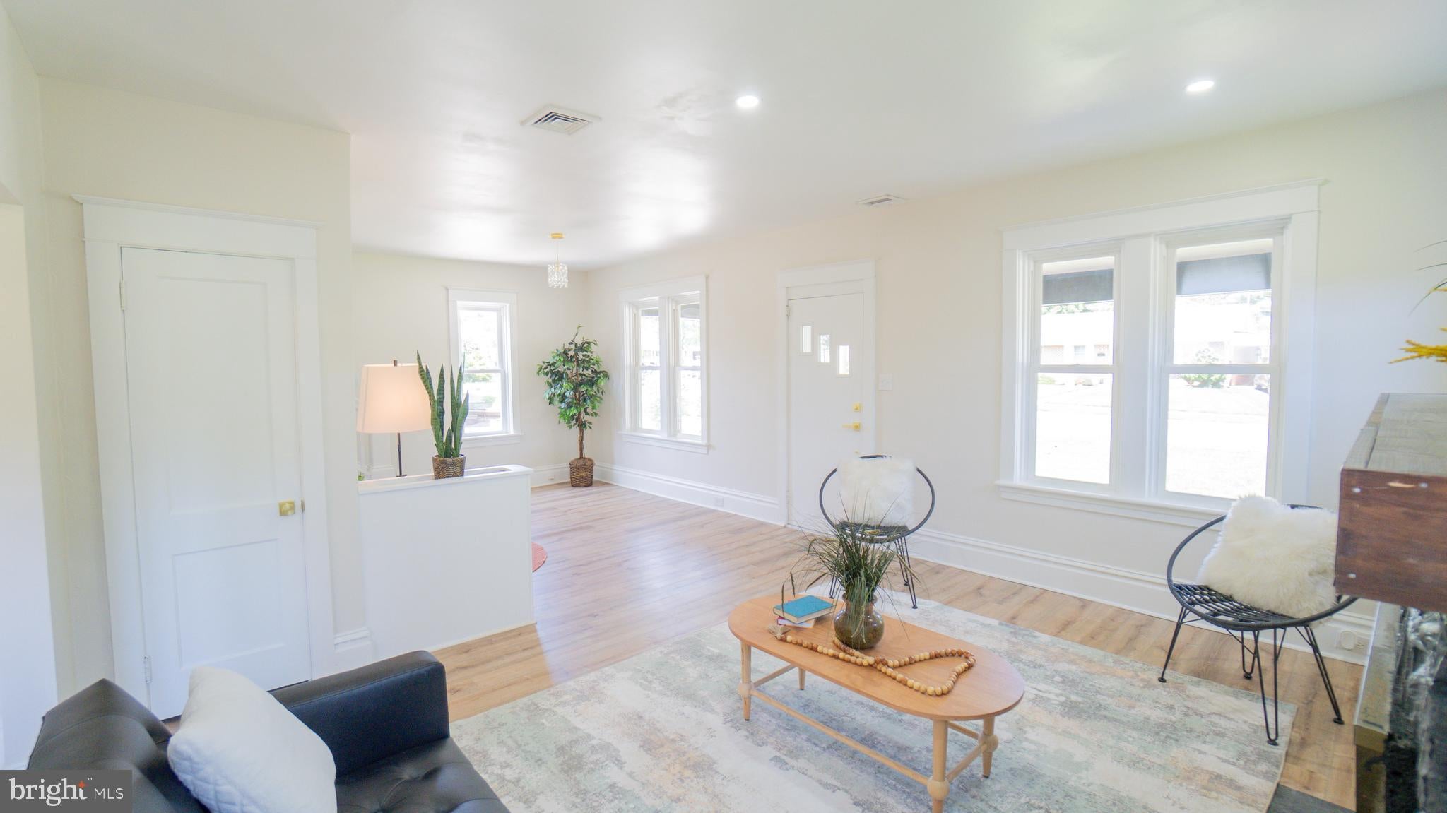 9 OAKWOOD CIRCLE