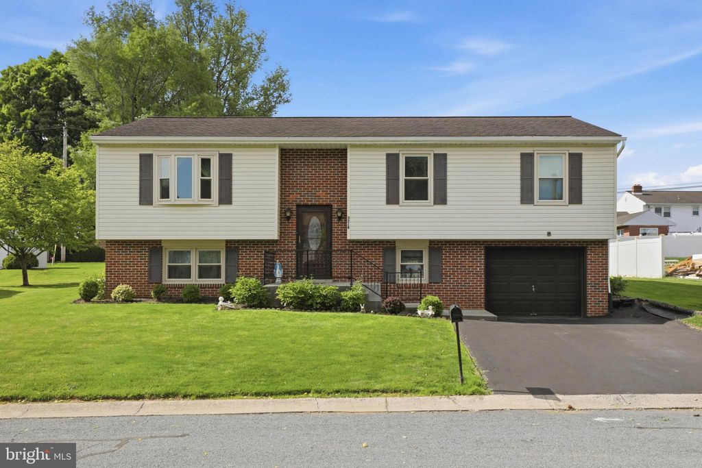 Photo of 3218 Caroline Drive, EAST PETERSBURG, PA 17520 (MLS # PALA2088034)