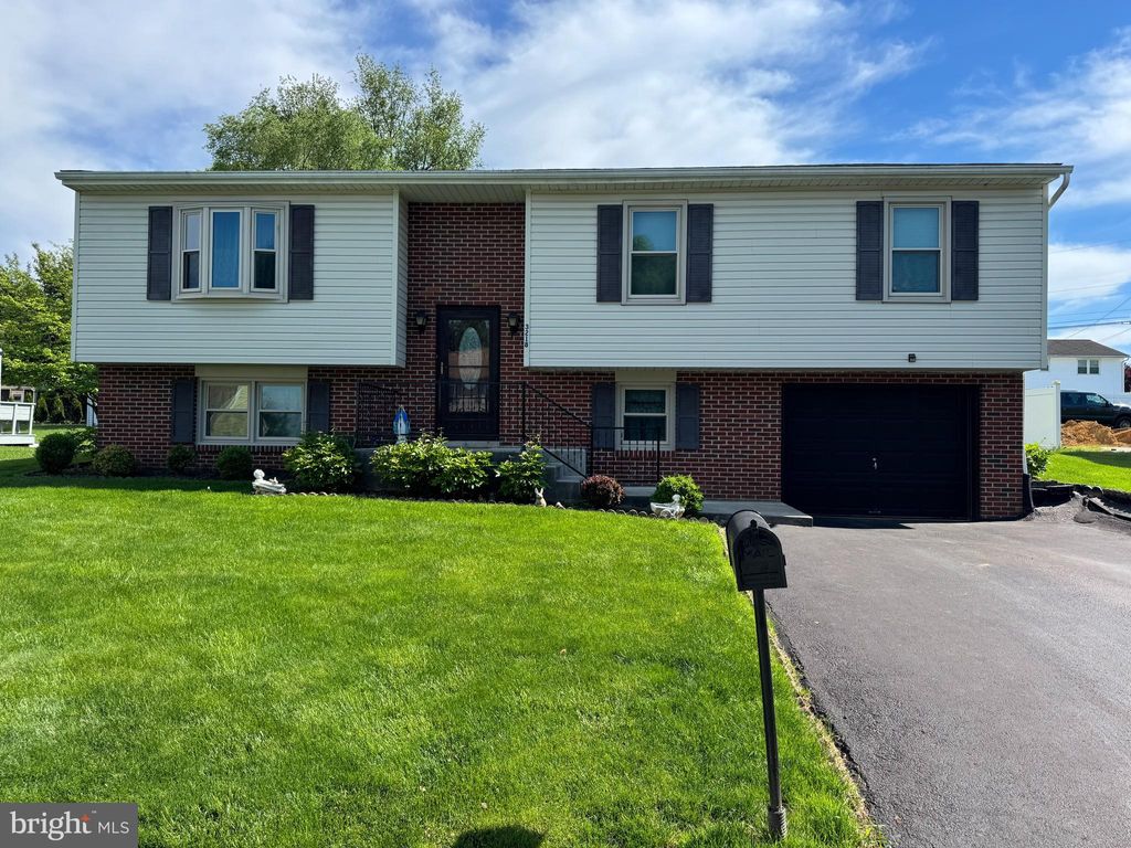 Photo of 3218 Caroline Drive, EAST PETERSBURG, PA 17520 (MLS # PALA2088034)