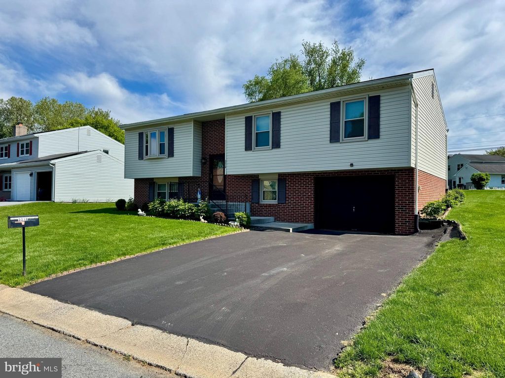 Photo of 3218 Caroline Drive, EAST PETERSBURG, PA 17520 (MLS # PALA2088034)