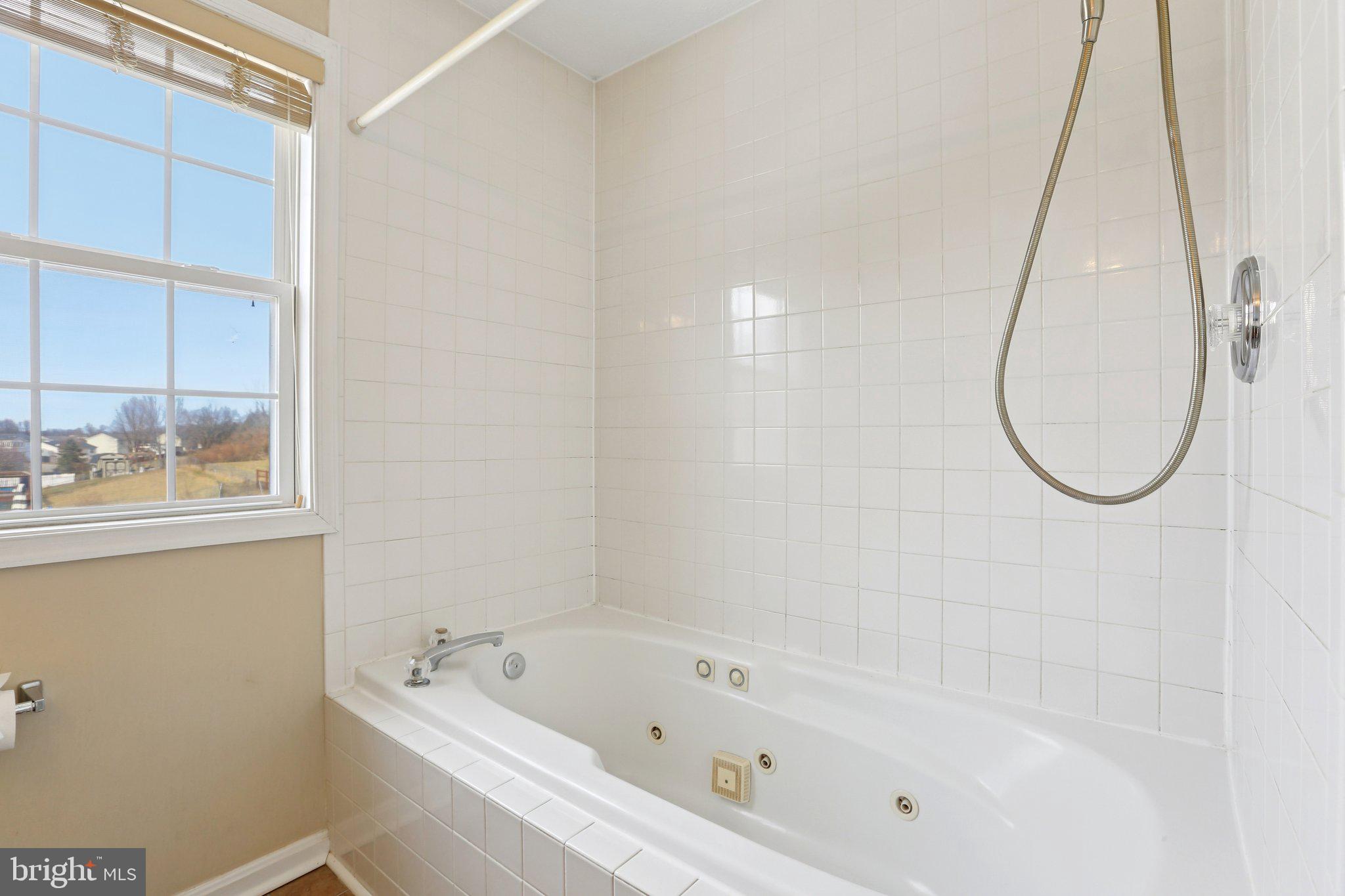 WILLIAMSBURG - Residential