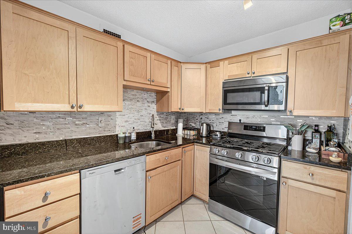 PROMENADE TOWERS - Residential