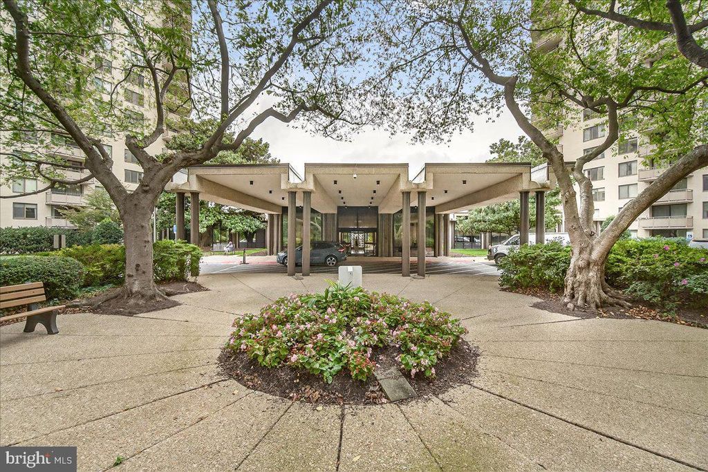 Photo of 5225 Pooks Hill Road #1816N, BETHESDA, MD 20814 (MLS # MDMC2200598)
