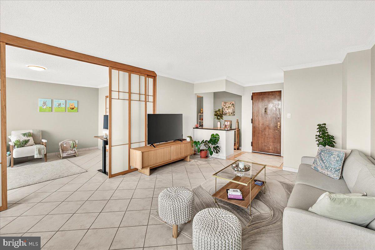 PROMENADE TOWERS - Residential