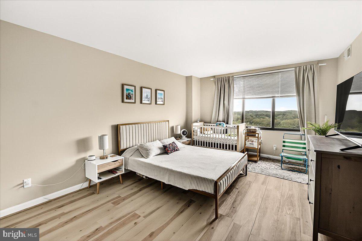 PROMENADE TOWERS - Residential