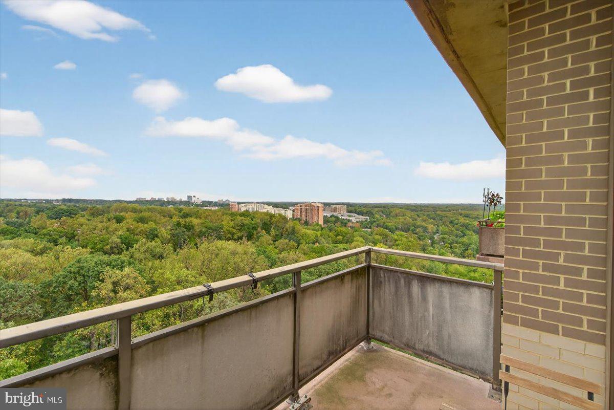 PROMENADE TOWERS - Residential