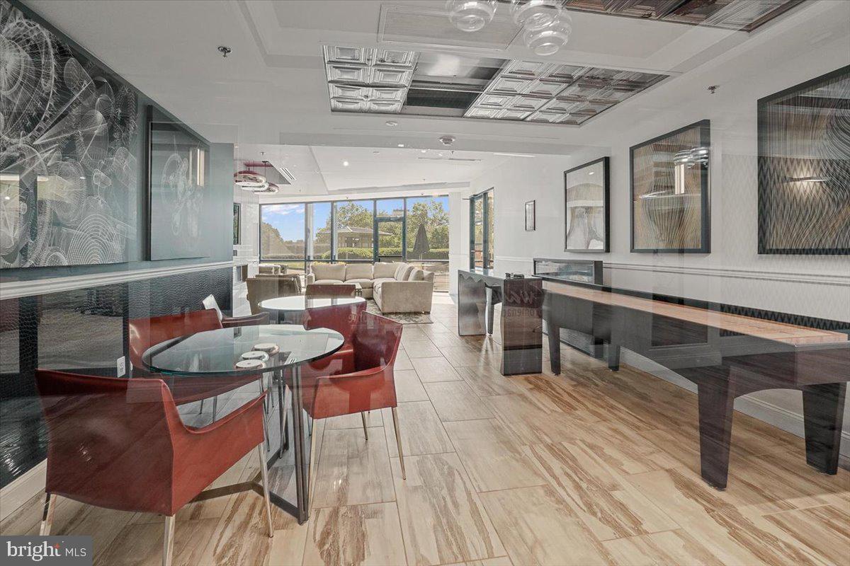 PROMENADE TOWERS - Residential