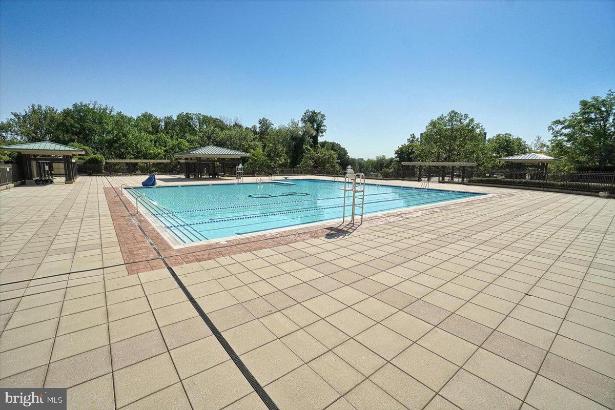 PROMENADE TOWERS - Residential