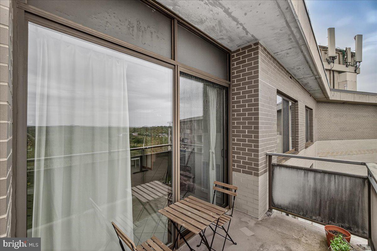 PROMENADE TOWERS - Residential