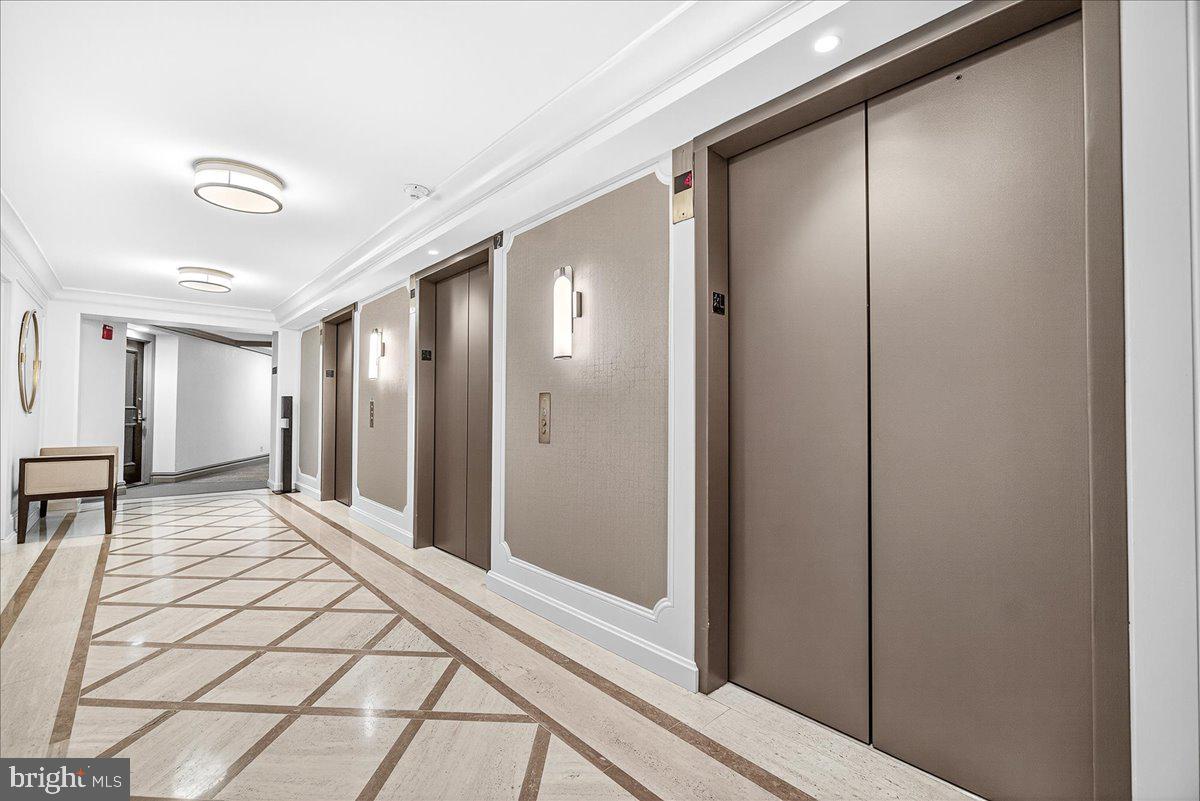 PROMENADE TOWERS - Residential