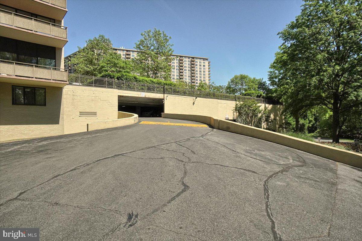 PROMENADE TOWERS - Residential