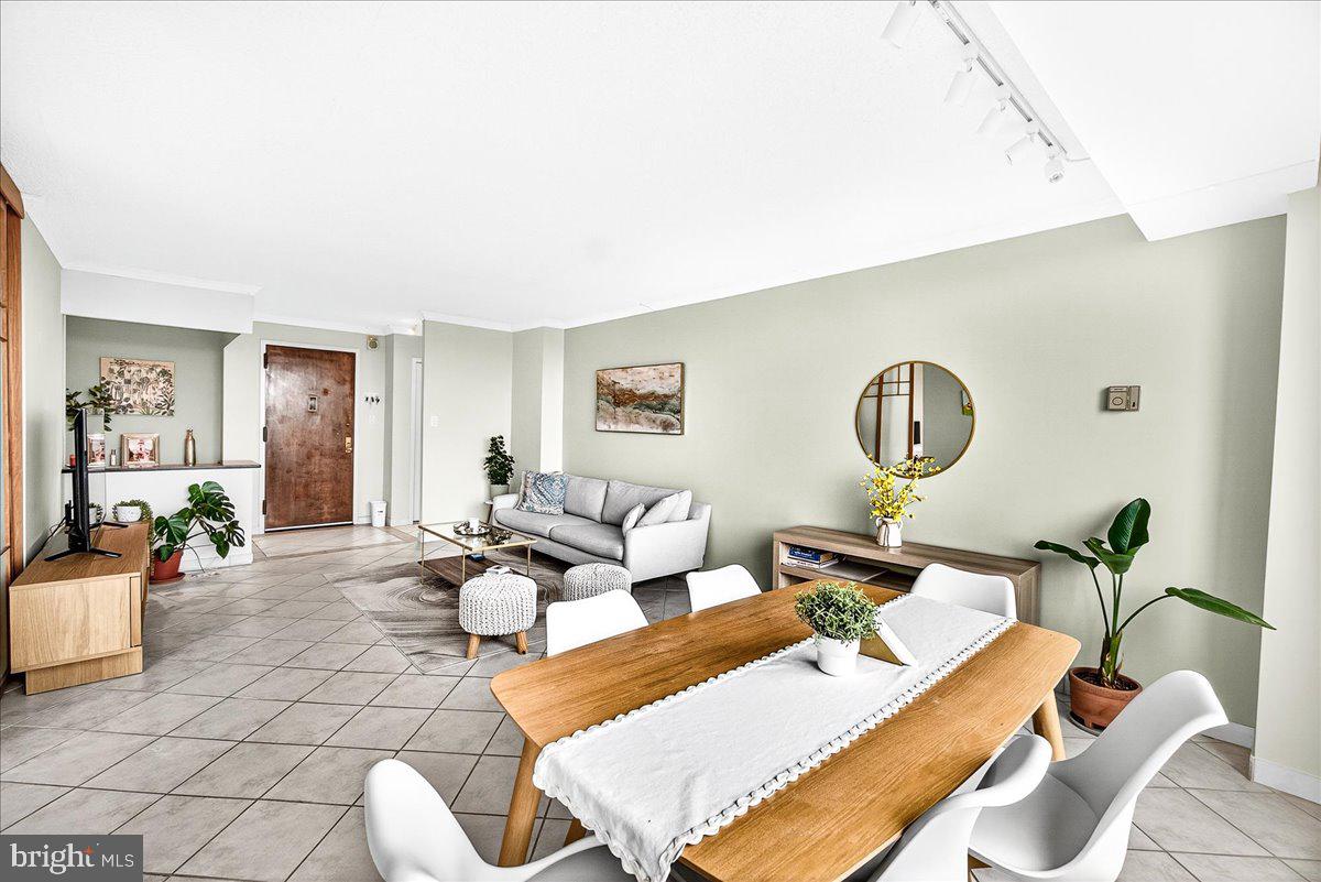 PROMENADE TOWERS - Residential