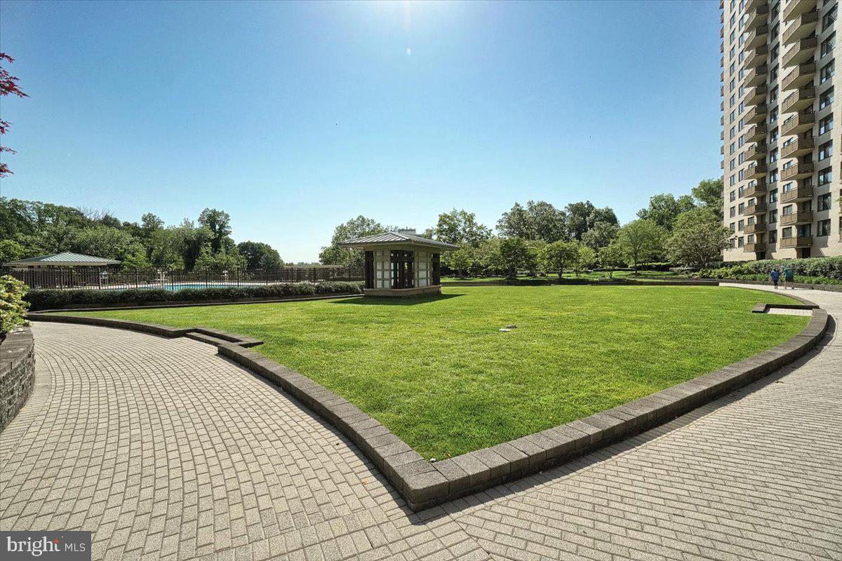 PROMENADE TOWERS - Residential