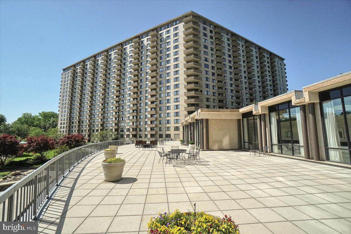 PROMENADE TOWERS - Residential