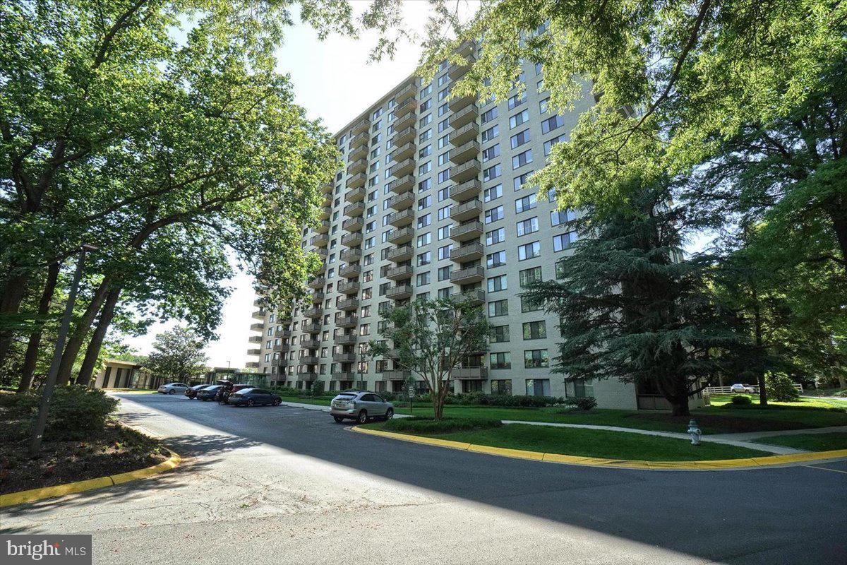 PROMENADE TOWERS - Residential