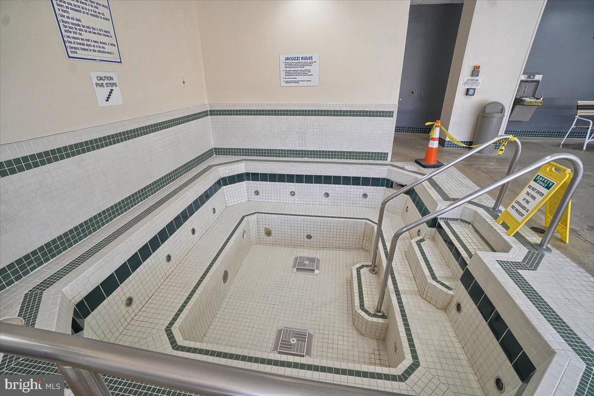 PROMENADE TOWERS - Residential