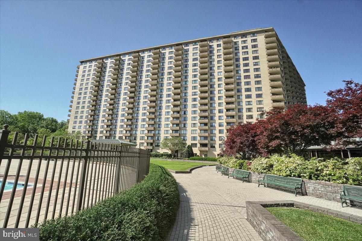 PROMENADE TOWERS - Residential