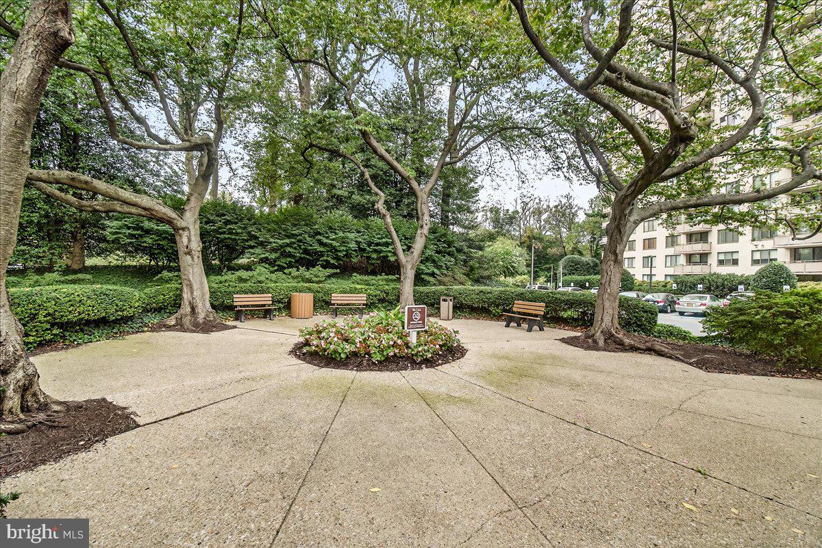 PROMENADE TOWERS - Residential