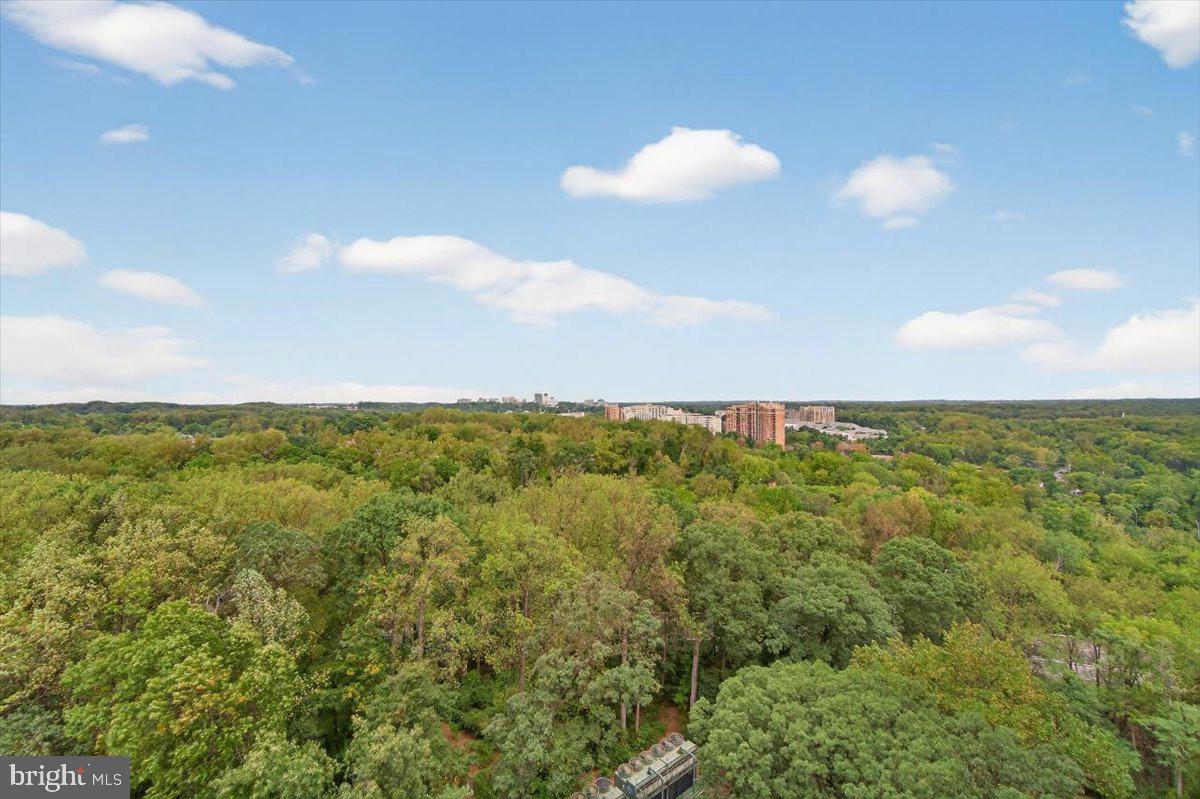 PROMENADE TOWERS - Residential