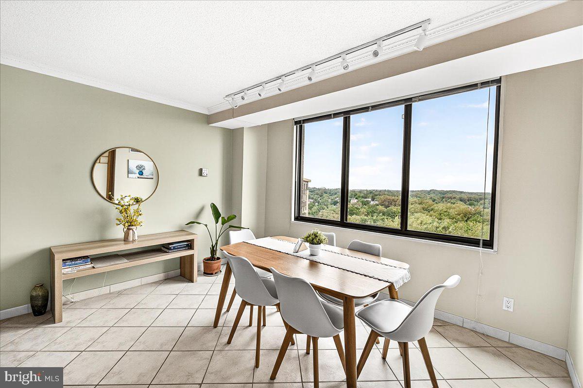 PROMENADE TOWERS - Residential