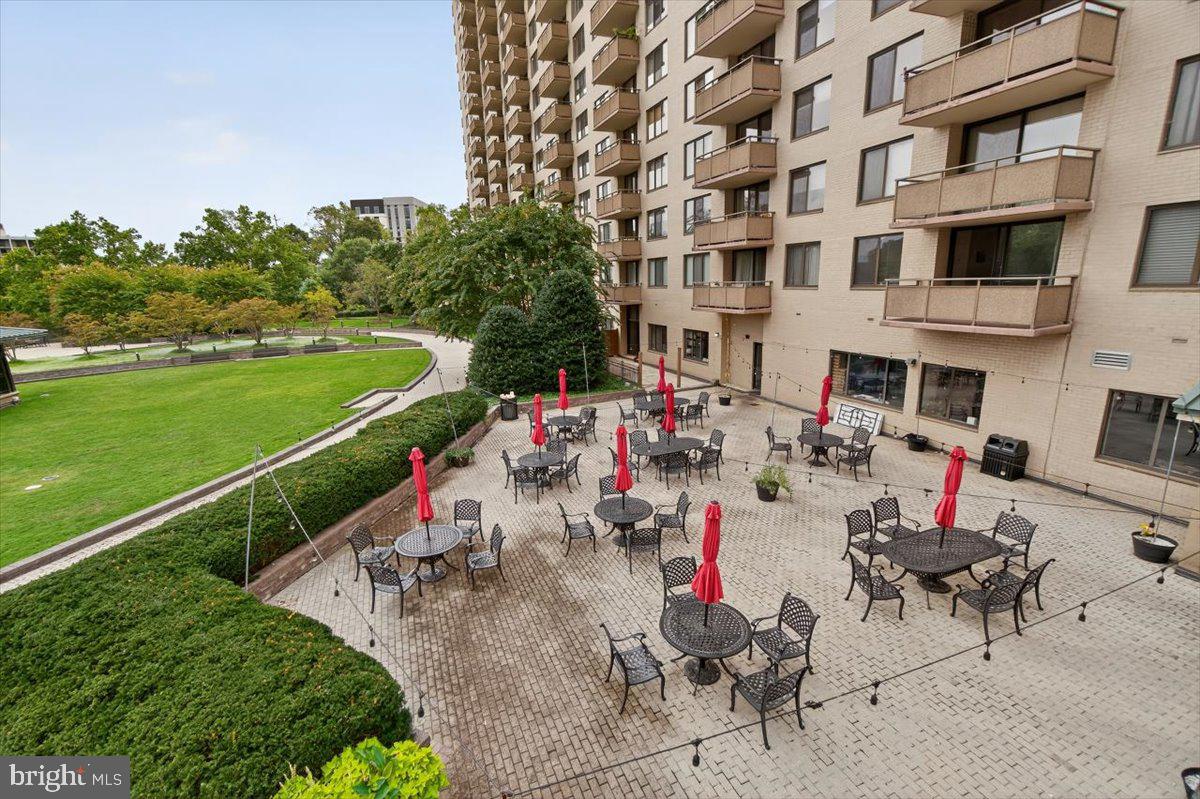 PROMENADE TOWERS - Residential