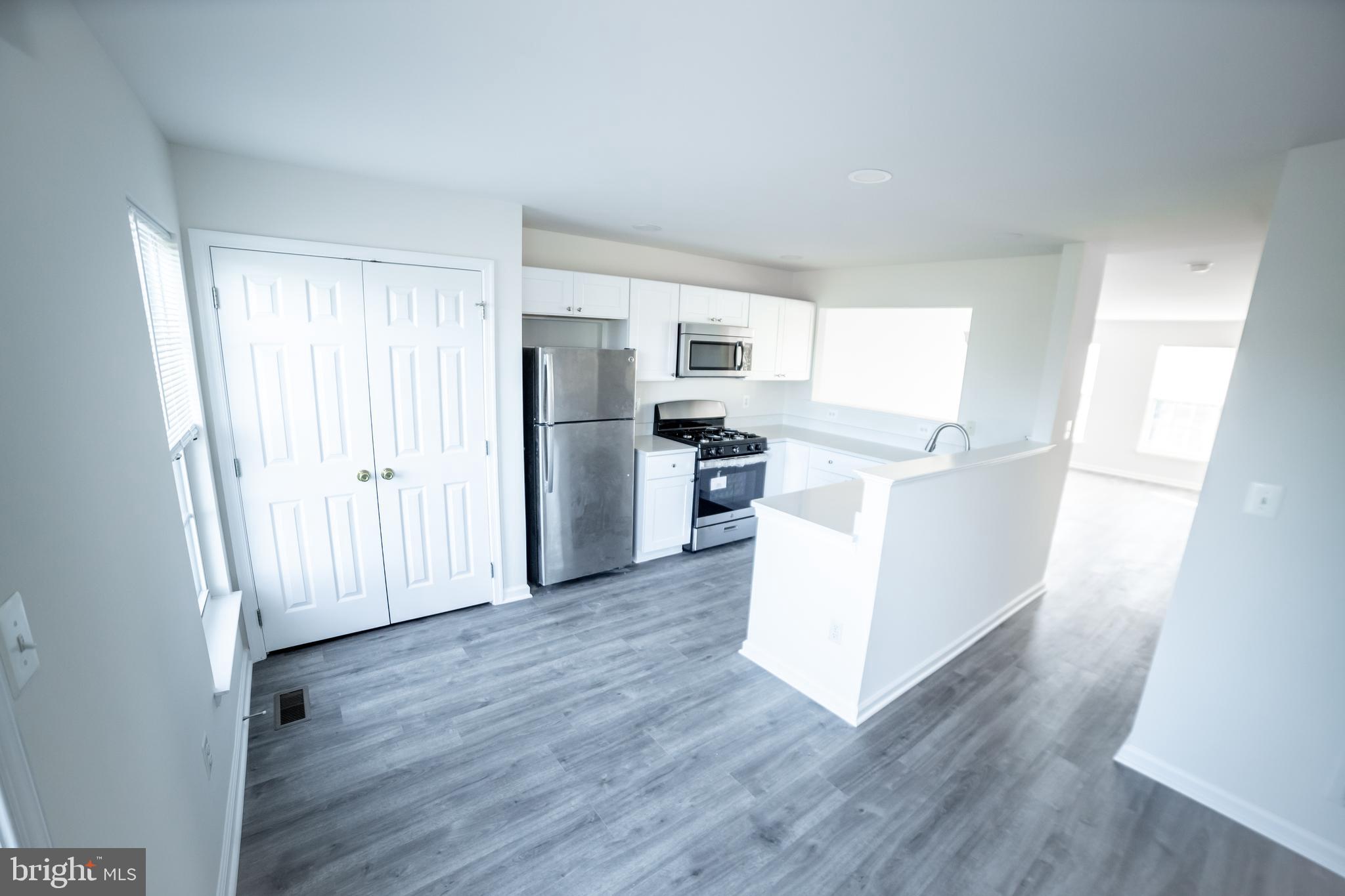 FOUNDERS RIDGE - Residential