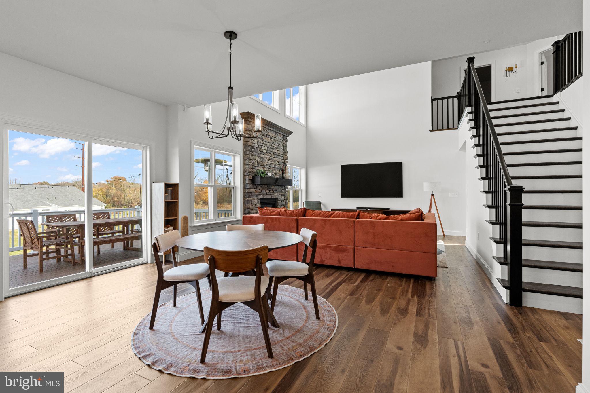 AUTUMN CHASE - Residential