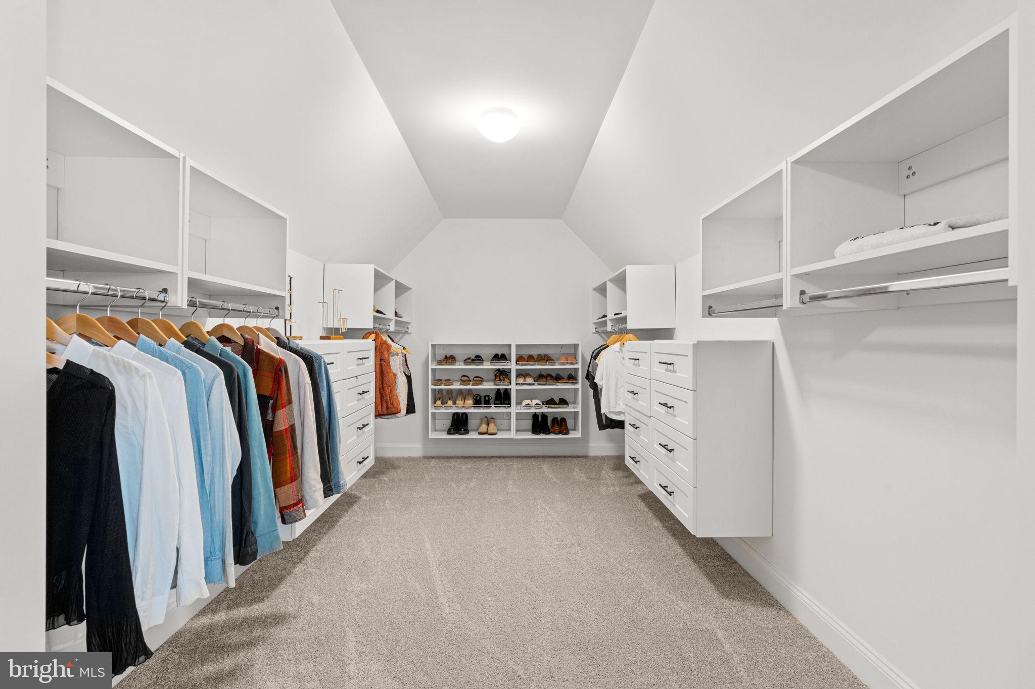 AUTUMN CHASE - Residential