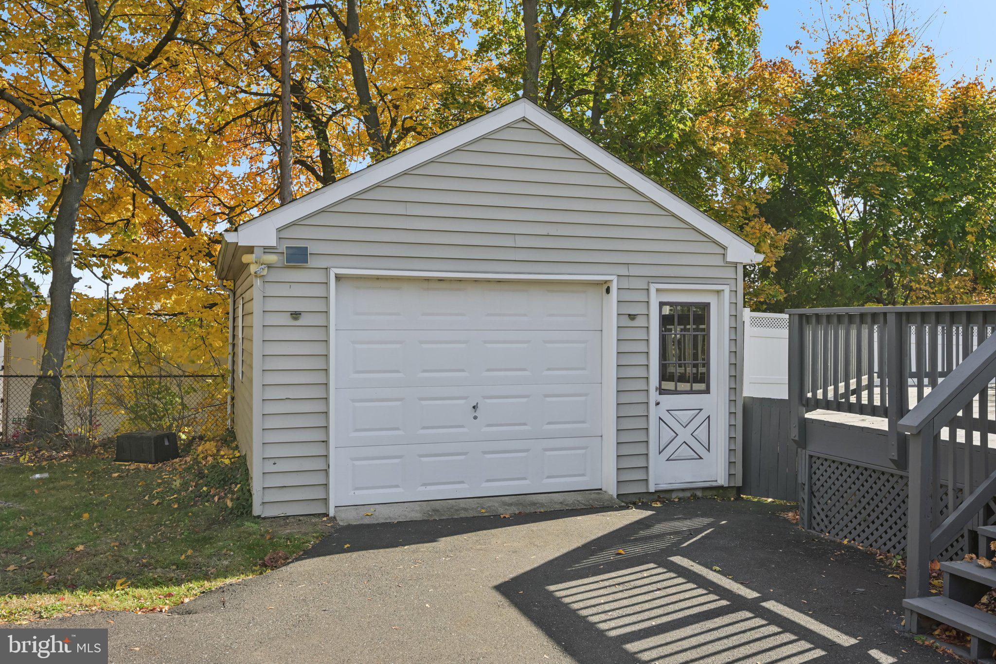 MEETINGHOUSE VIL - Residential