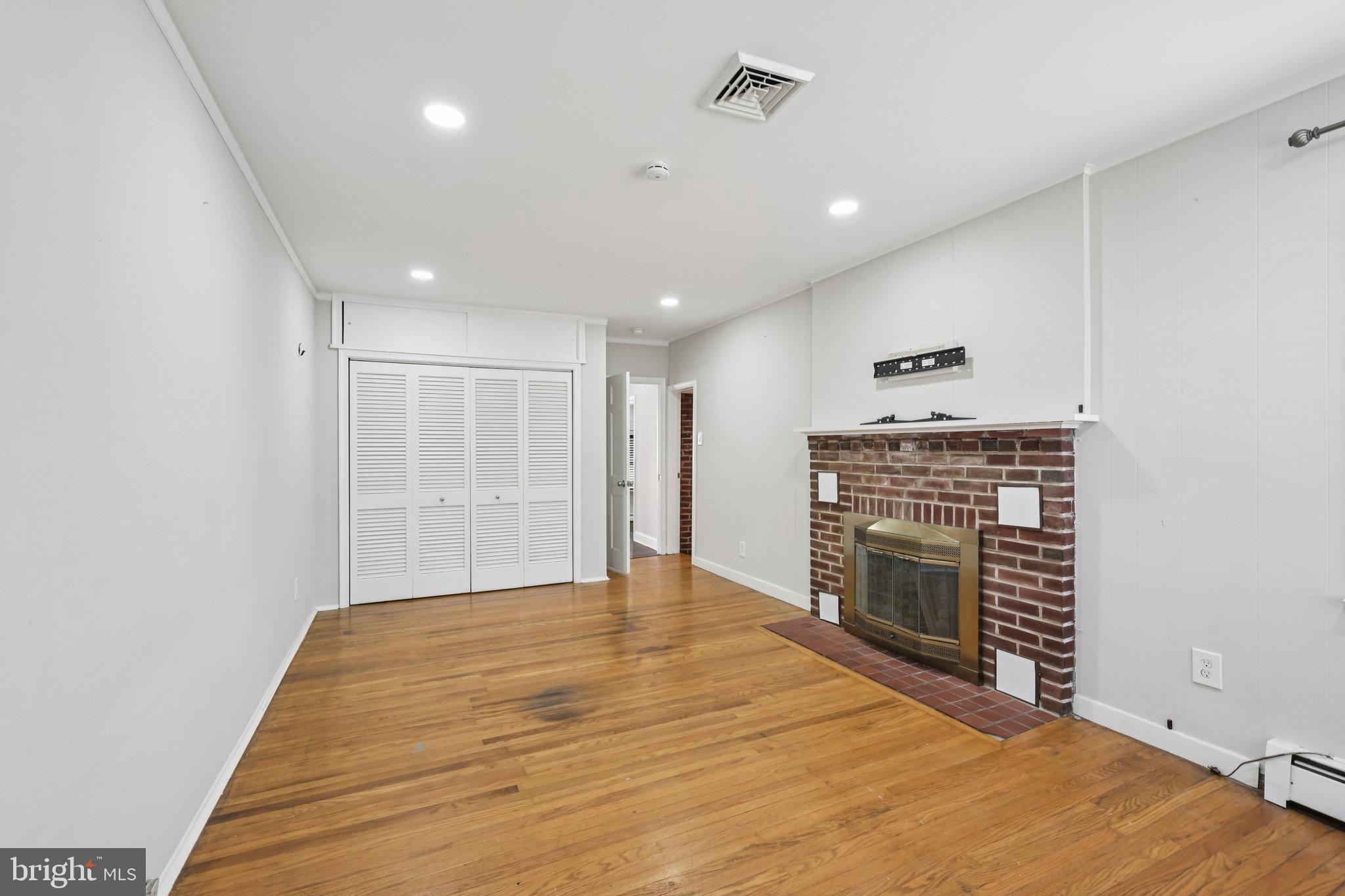 MEETINGHOUSE VIL - Residential