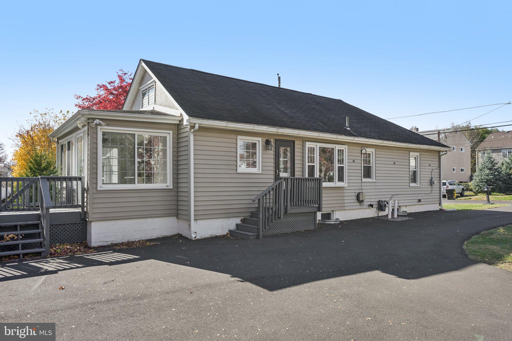 MEETINGHOUSE VIL - Residential