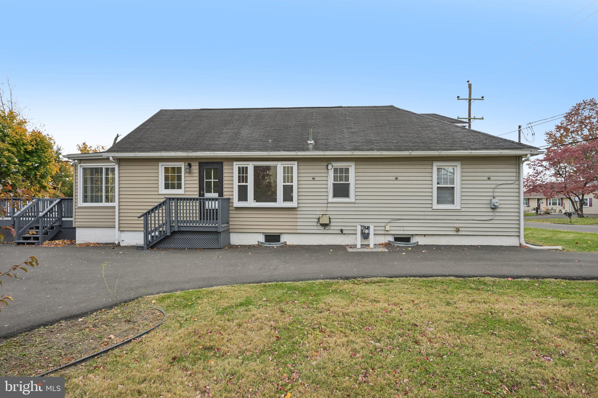 MEETINGHOUSE VIL - Residential