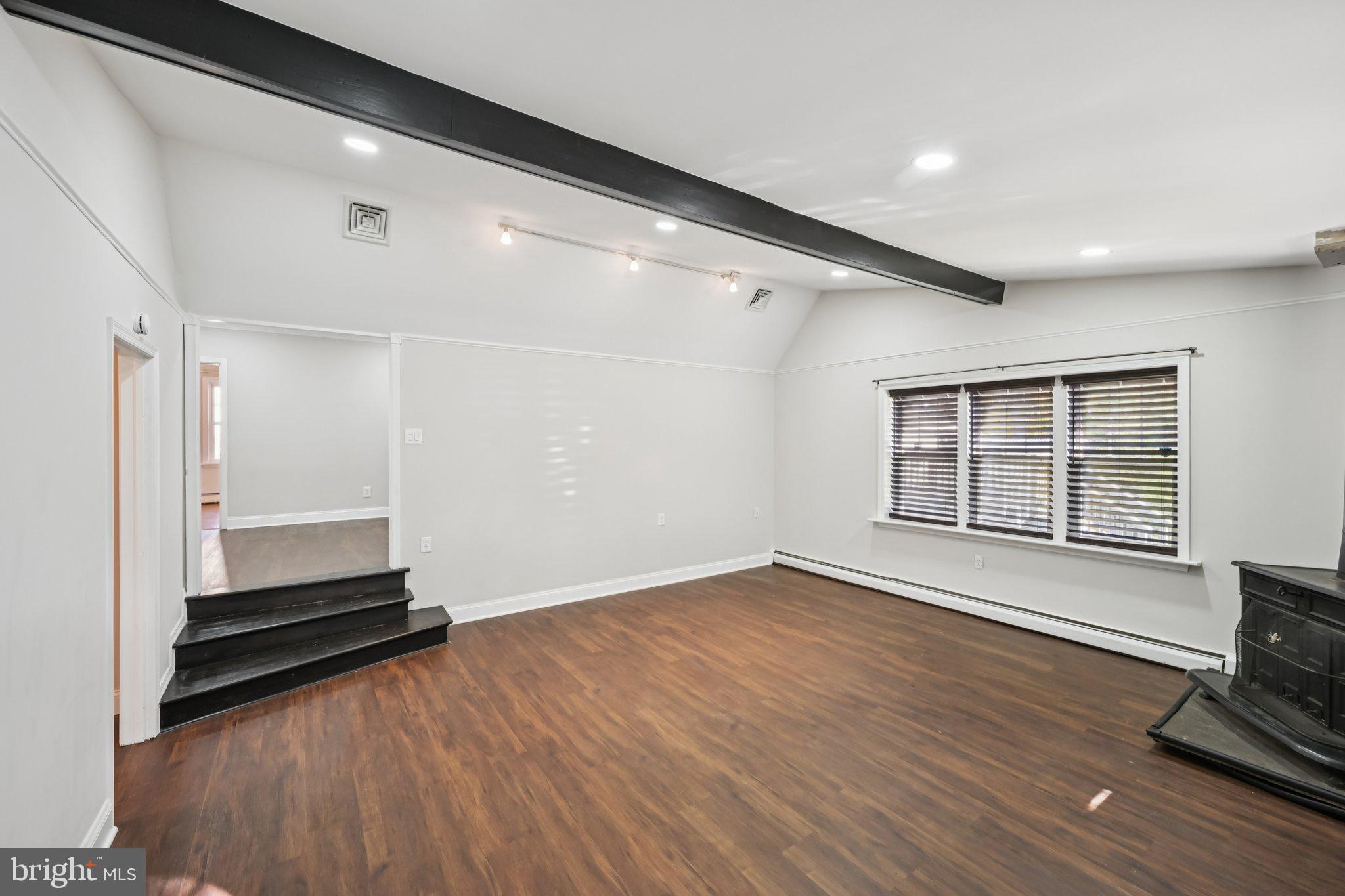 MEETINGHOUSE VIL - Residential