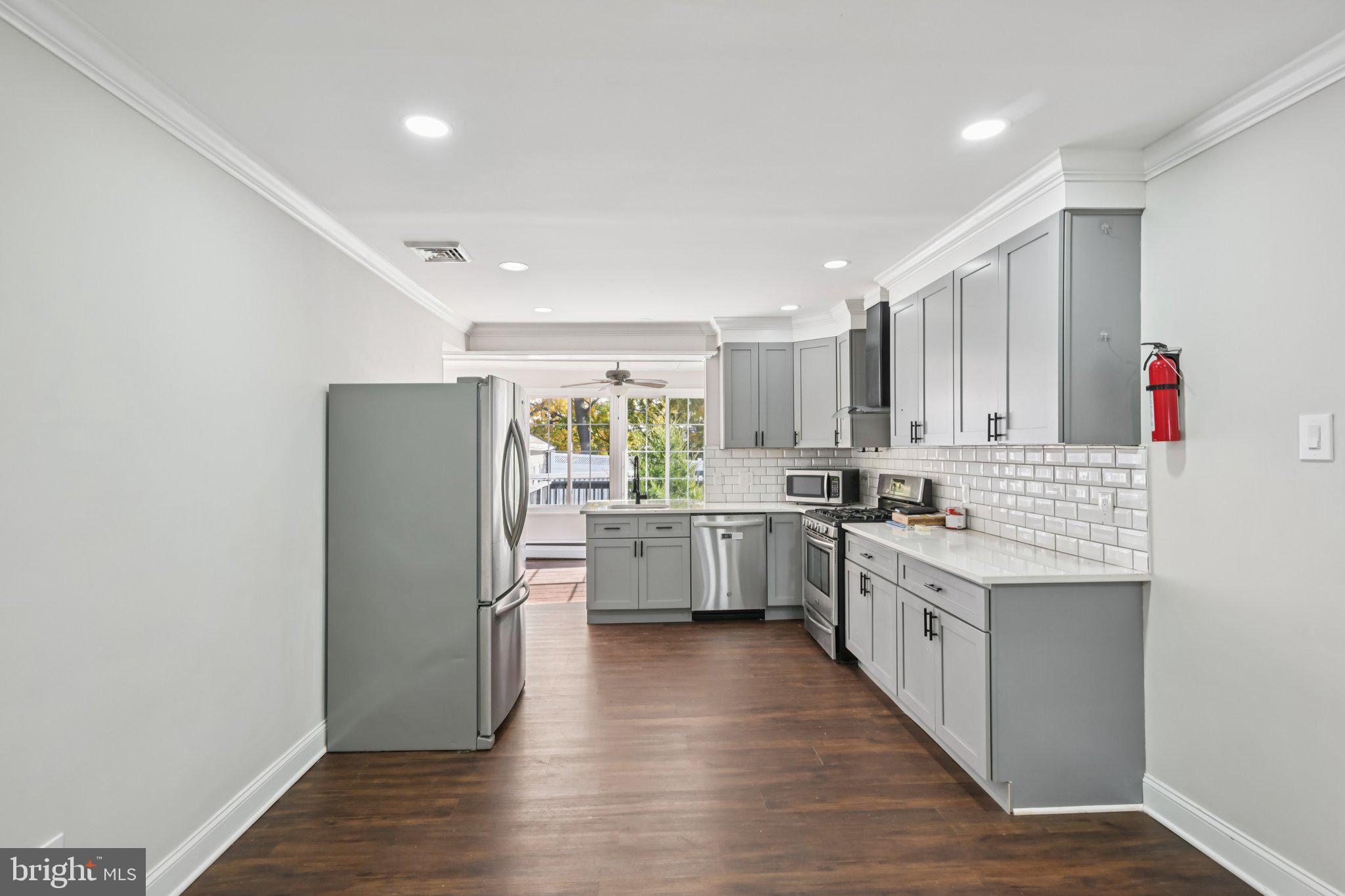 MEETINGHOUSE VIL - Residential