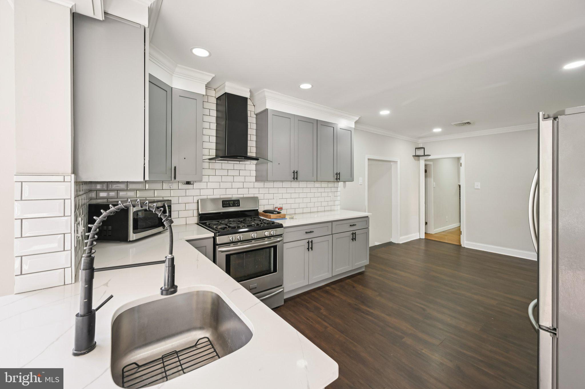 MEETINGHOUSE VIL - Residential