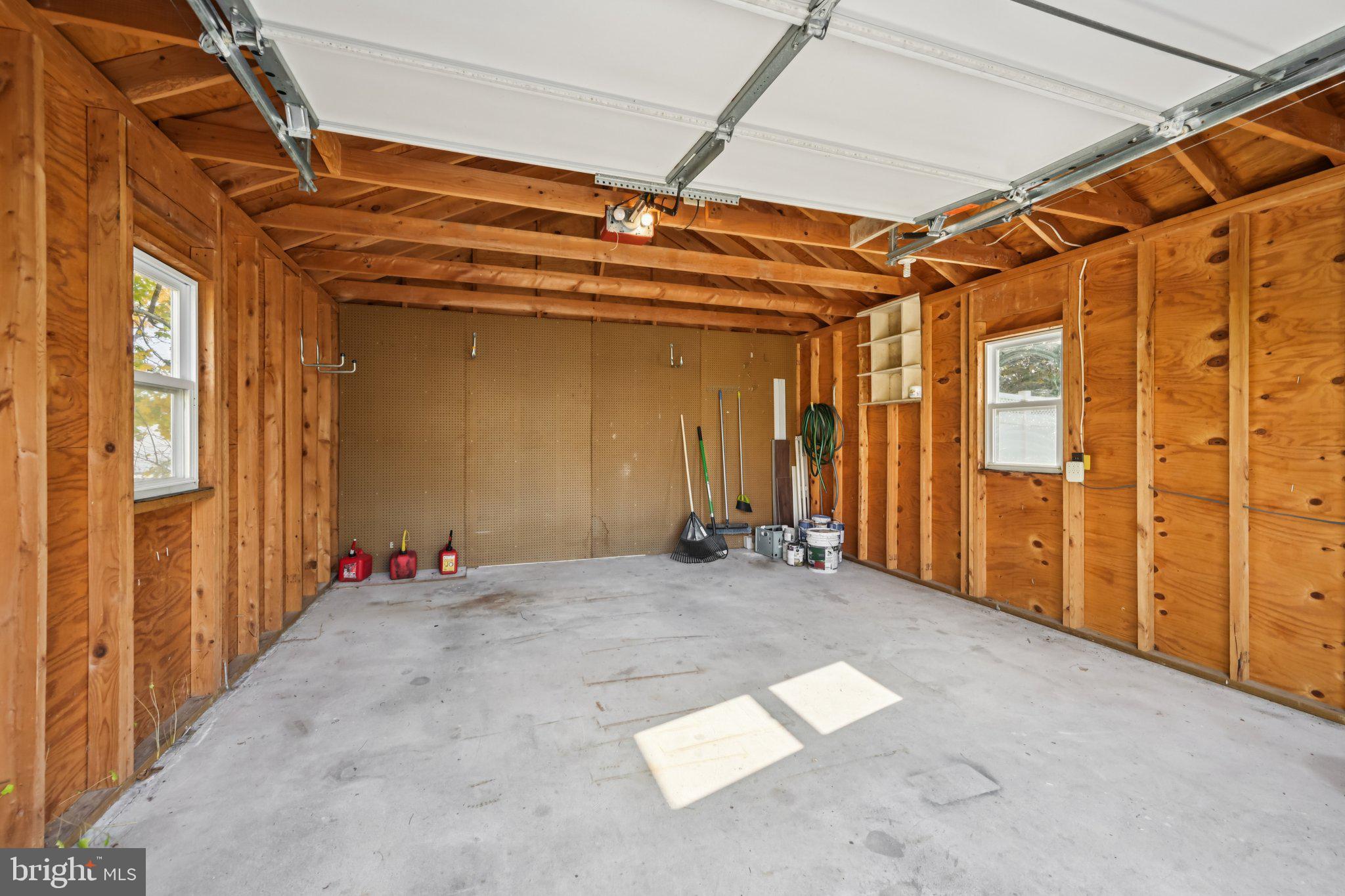 MEETINGHOUSE VIL - Residential