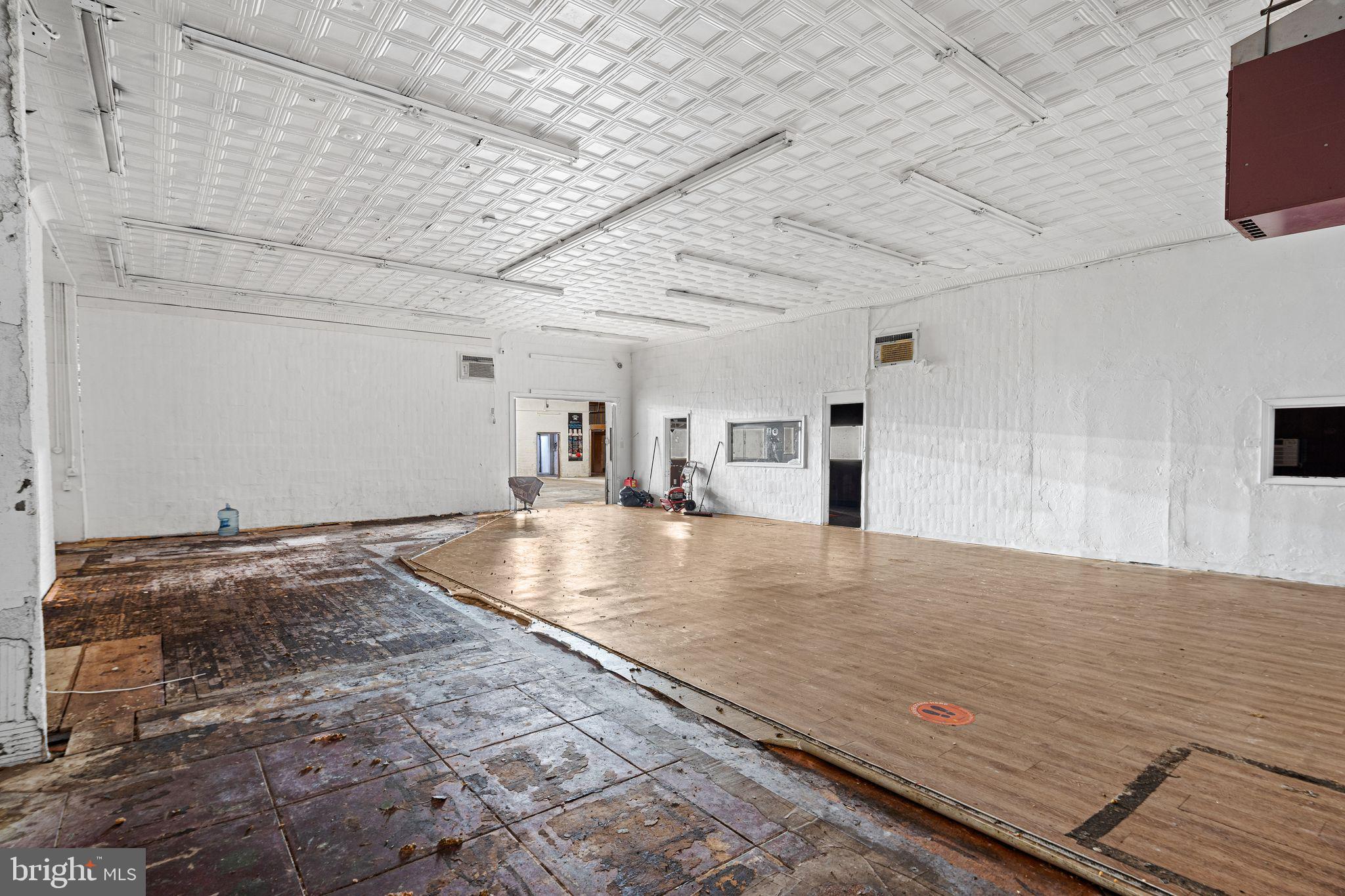 GERMANTOWN - Commercial Sale