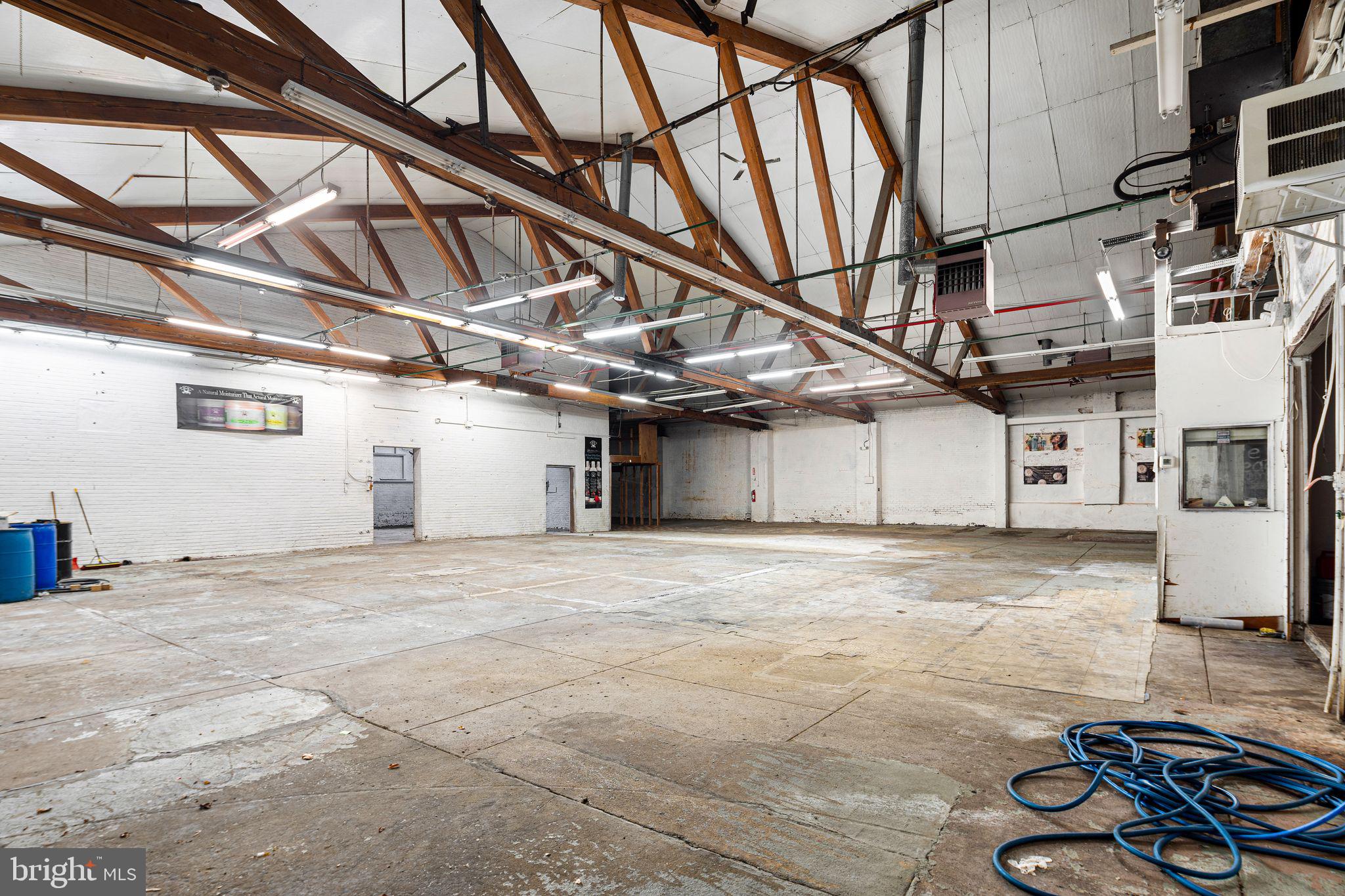 GERMANTOWN - Commercial Sale