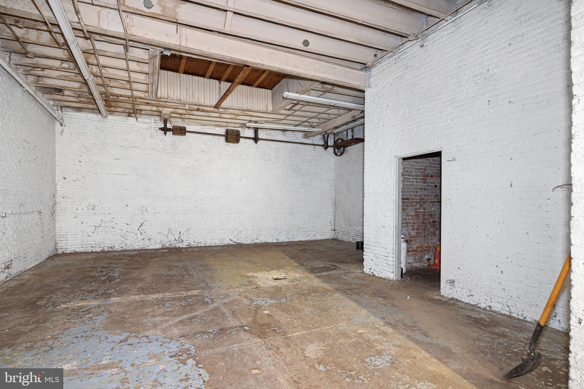 GERMANTOWN - Commercial Sale