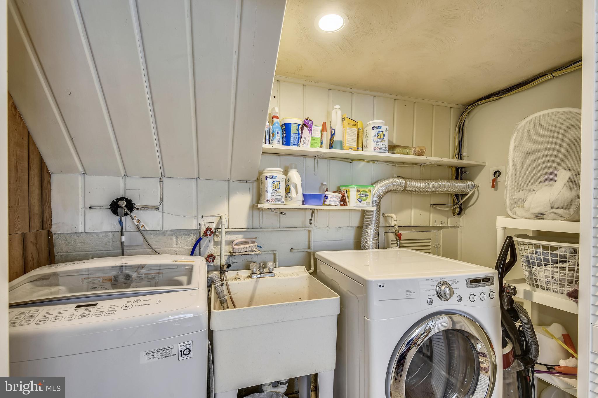 VIENNA WOODS - Residential